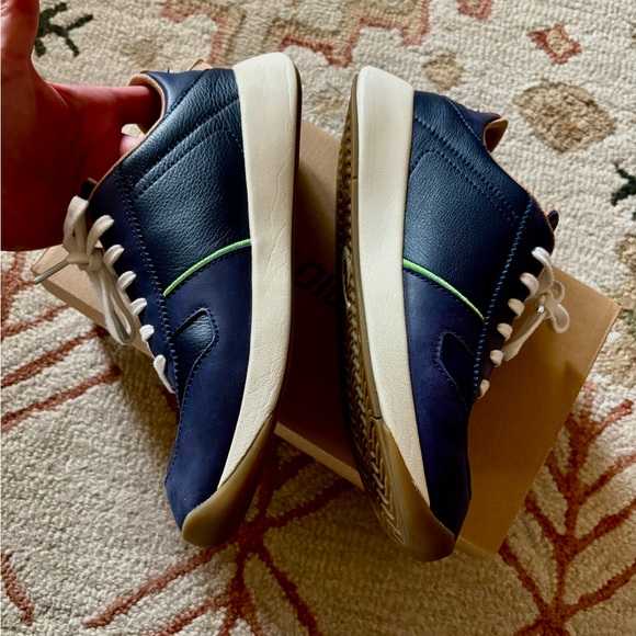 Olukai Kaulele navy leather sneaker W8.5 - Picture 15 of 15